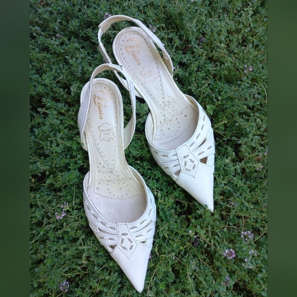 💥Sz 5 💥 Bata White  Leather Shoes - Picture 7 of 17
